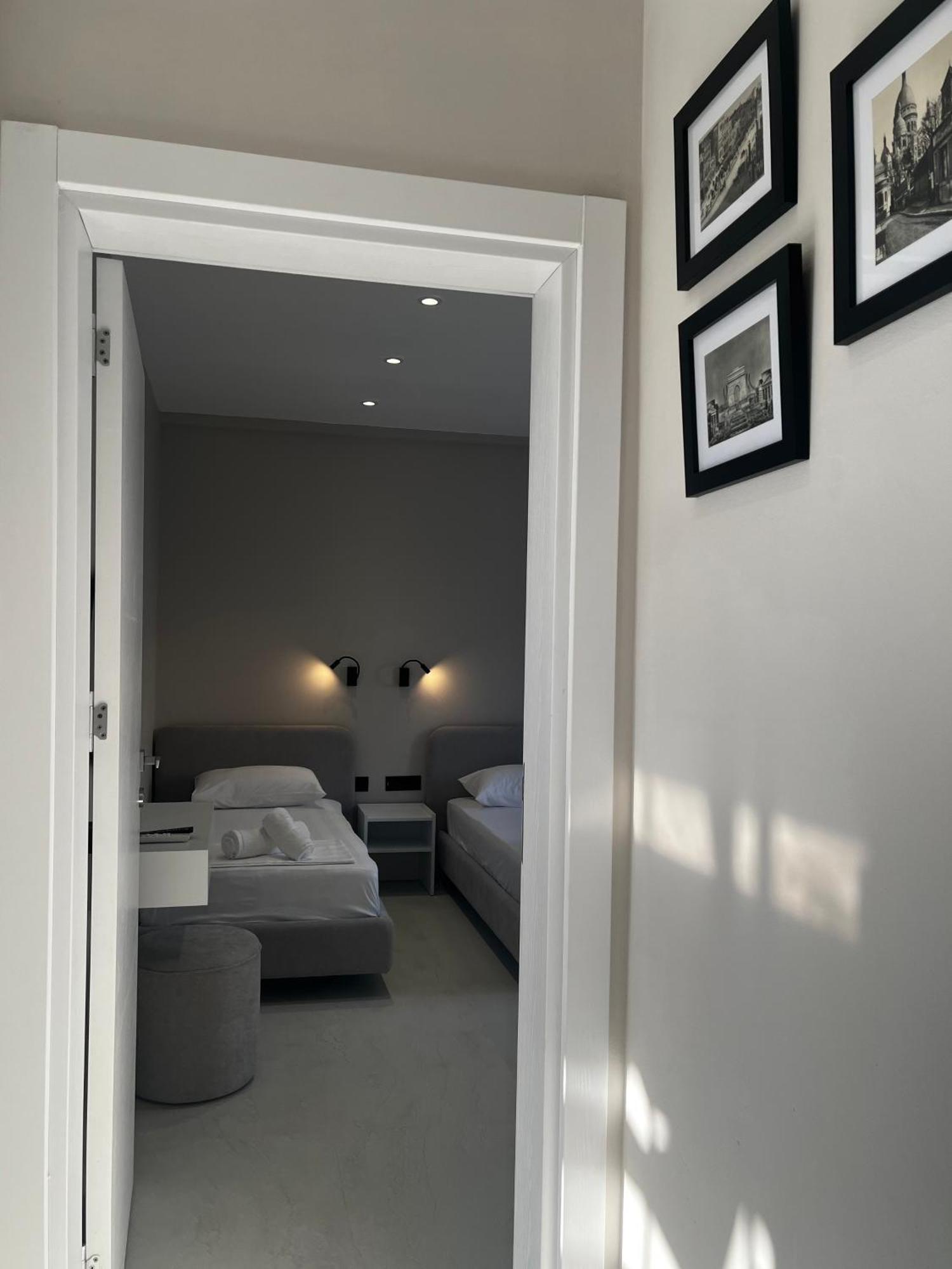 Lian'S Rooms Vlore Exterior photo