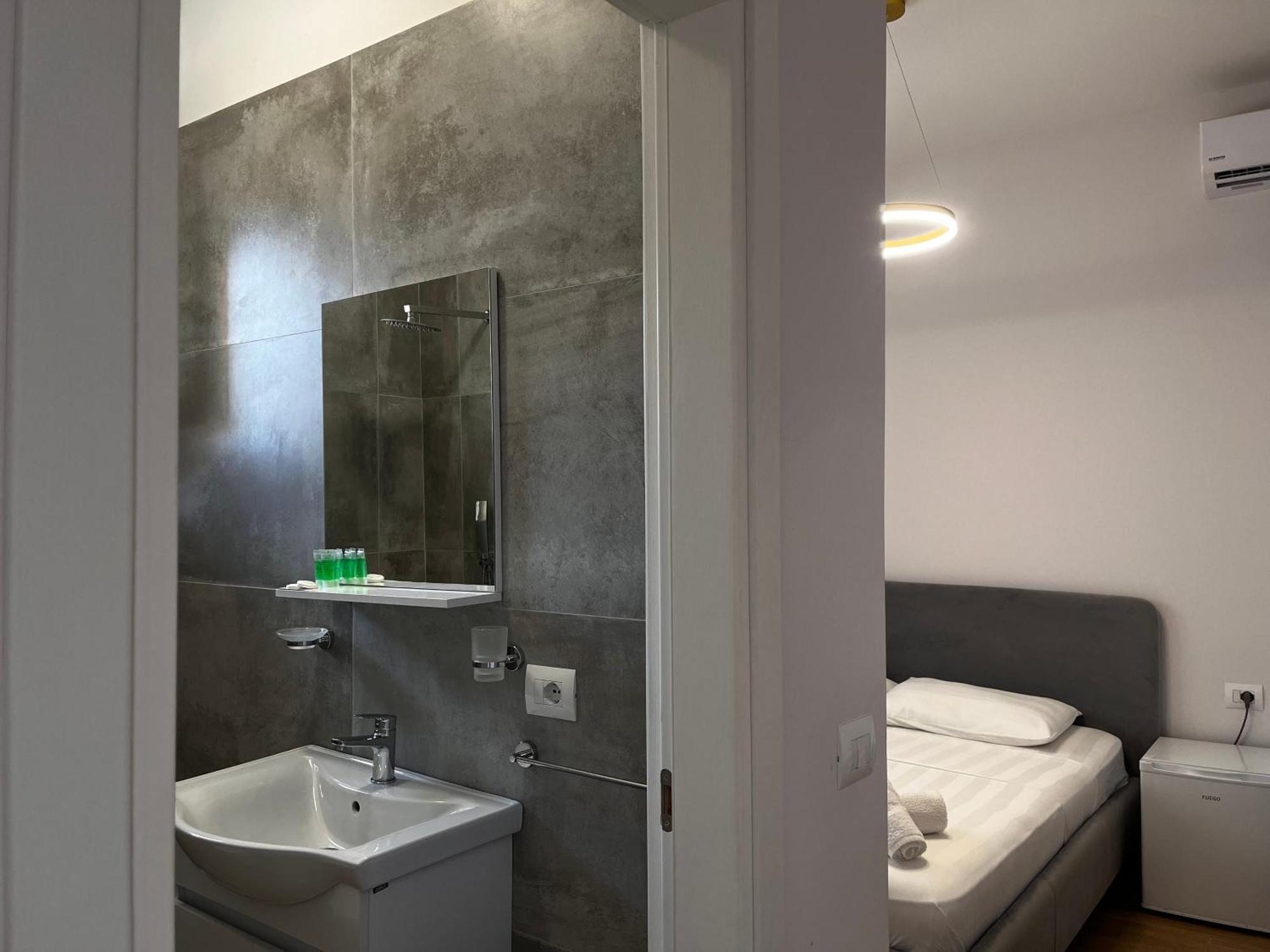 Lian'S Rooms Vlore Exterior photo