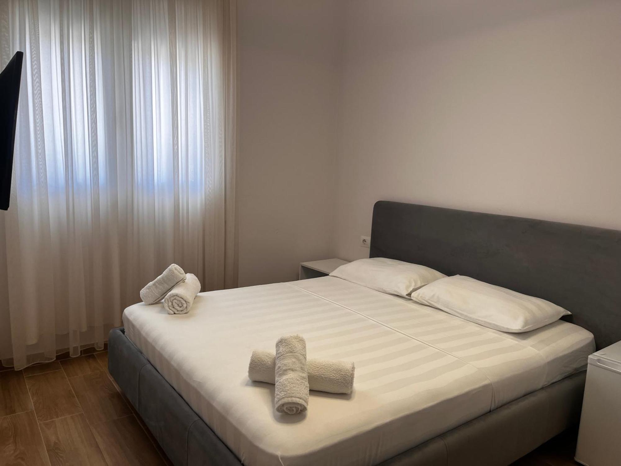Lian'S Rooms Vlore Exterior photo