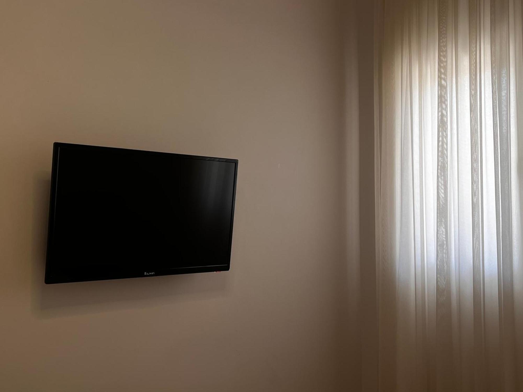 Lian'S Rooms Vlore Exterior photo